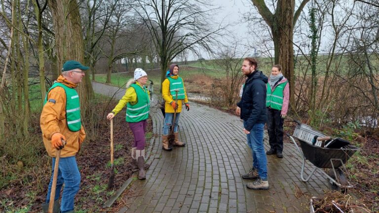 Klimaatburgemeester Ferry bezoekt vrijwilligers