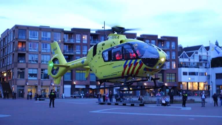 Traumahelikopter landt op de Markt