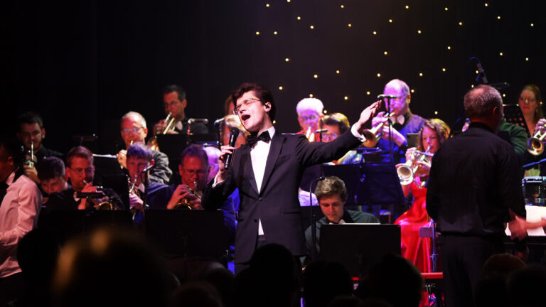 Excelsior en Dennis van Aarssen opnieuw in Theater De Willem