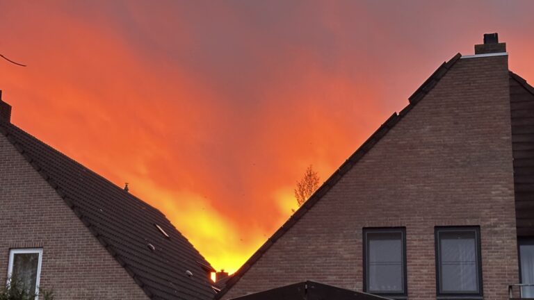 Prachtige avondlucht boven de regio