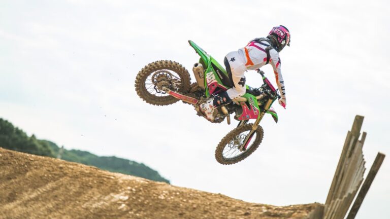 Sliedrechtse motorcrosser Lotte van Drunen wint op Sardinië