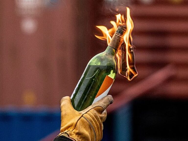 Molotovcocktail naar woning gegooid
