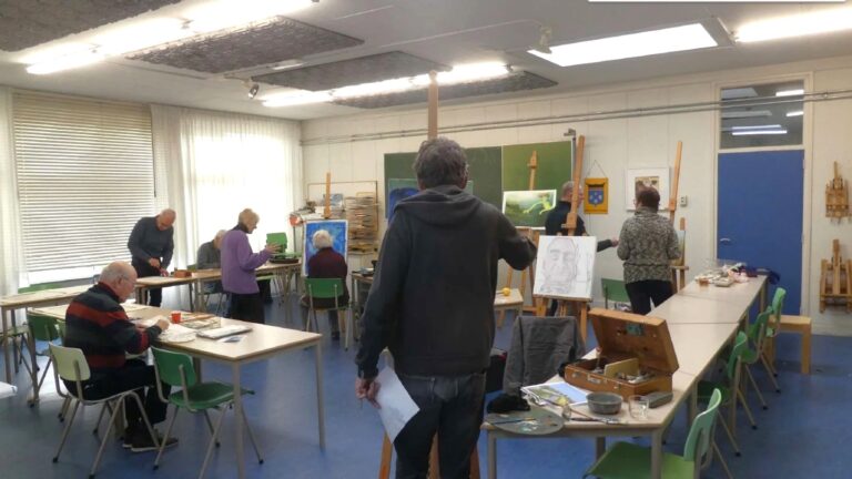 Deelnemers Open Atelier exposeren in Denksportcentrum