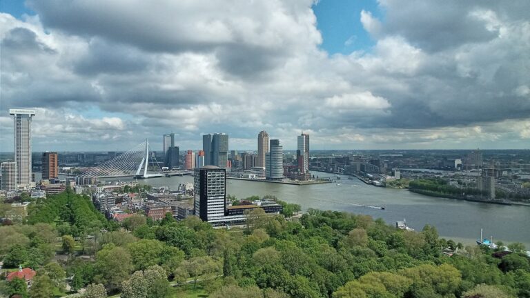Erasmusbrug vanaf morgen wekenlang dicht voor verkeer