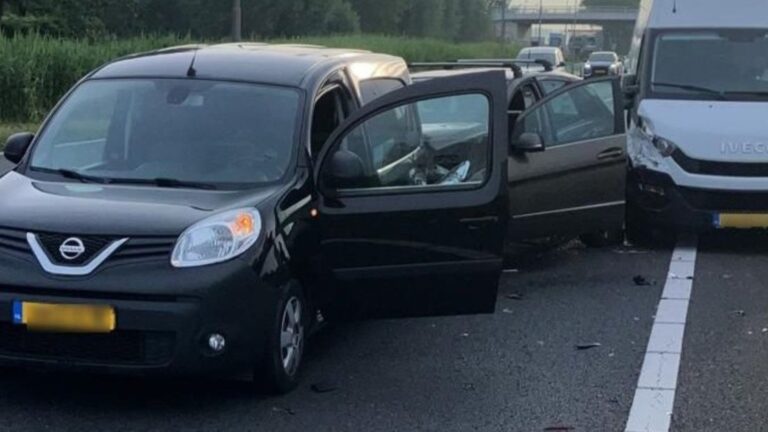 Botsing met vier voertuigen op A15