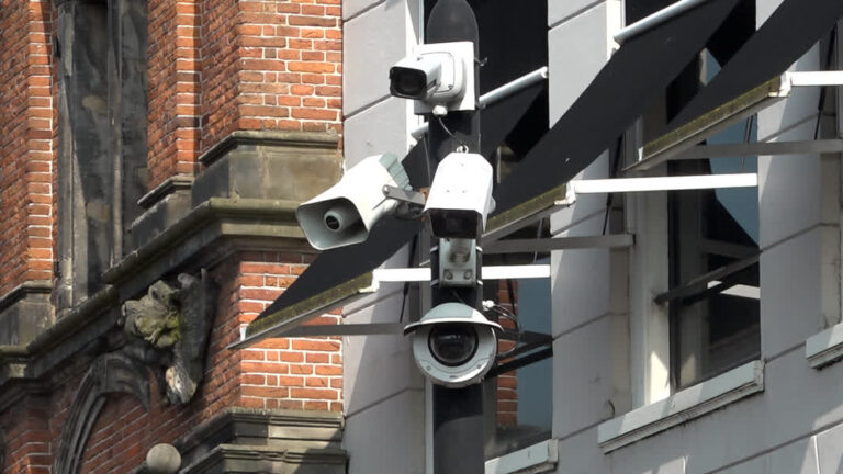 Politie houdt struikelstenen scherp in de gaten