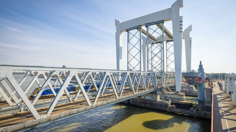 Brug tussen Dordrecht en Zwijndrecht was gestremd