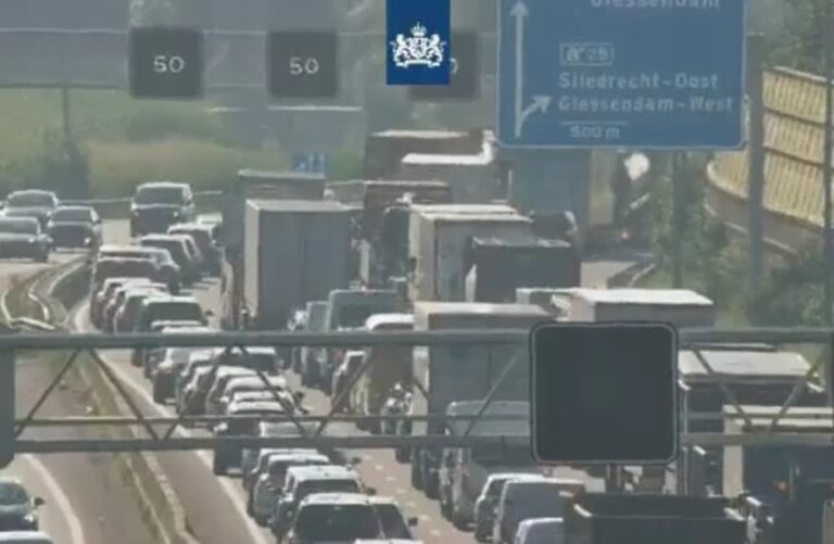 Drukke ochtendspits door ongelukken op A16 en A15