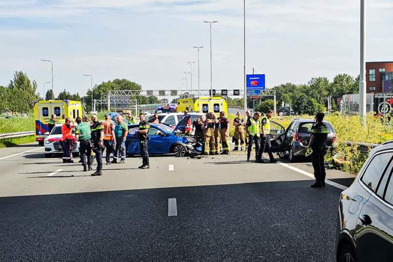 Zwaargewonde bij ongeluk op A16; ook aanrijding op A15