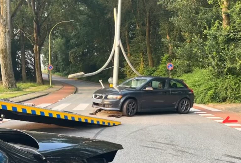 112-Nieuws: lantaarnpaal doormidden; drugs gevonden