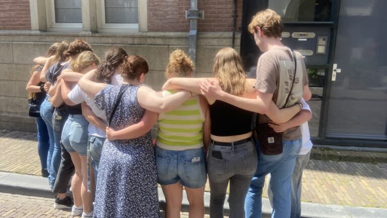 Hugo (19) overlijdt op straat in Dordrecht: ’17-jarige zou hem hebben neergestoken’