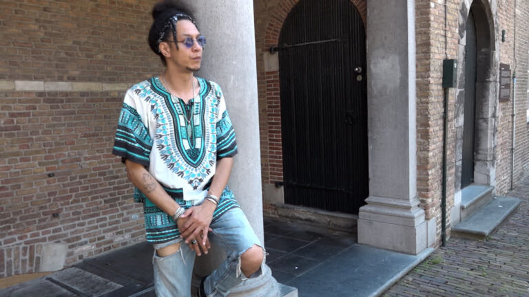 Rapper over Keti Koti: ‘Voel je vrij om naar elkaar te luisteren’