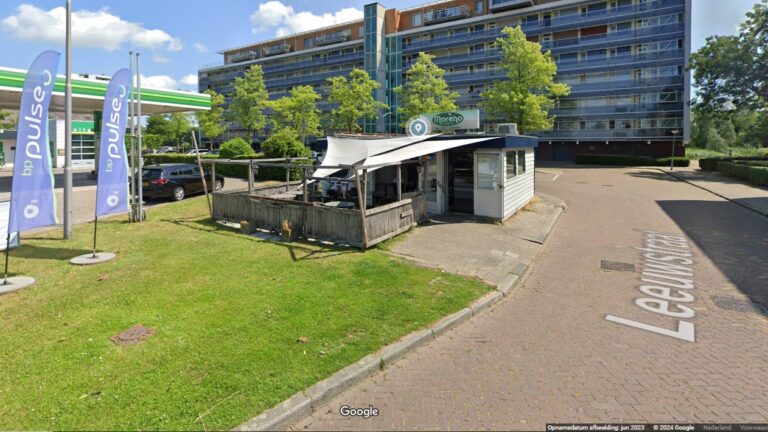 Overvallers dreigen met messen in snackbar