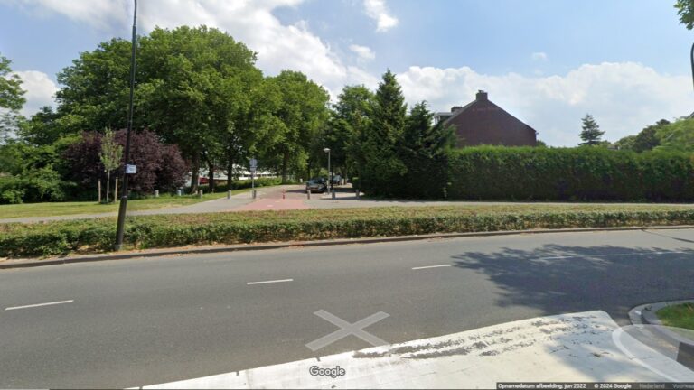 Auto op z’n kop, bestuurder komt met de schrik vrij