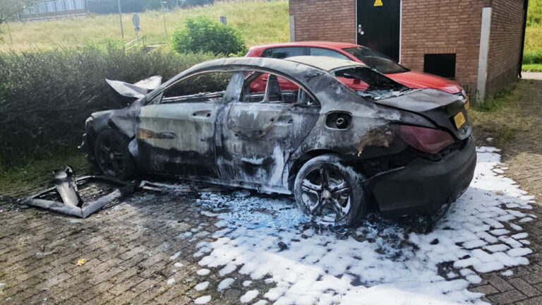 112-Nieuws: uitgebrande auto in Zwijndrecht en meer…