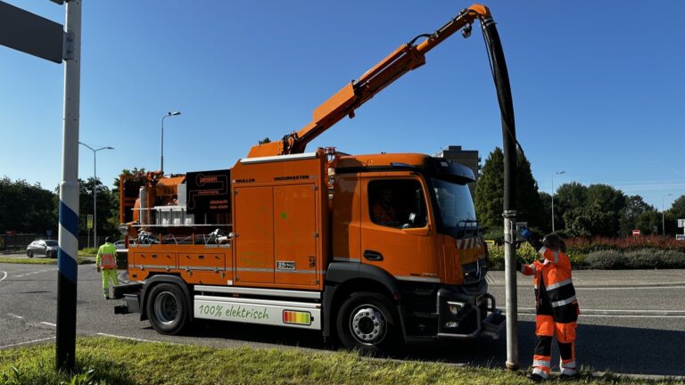 Wereldprimeur in Papendrecht: de eerste volledig elektrische kolkenzuiger
