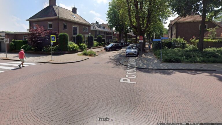 Auto’s klappen op elkaar bij Veerdam