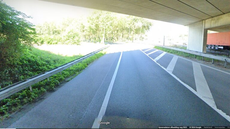 Flinke klapper op toerit A15 bij Alblasserdam