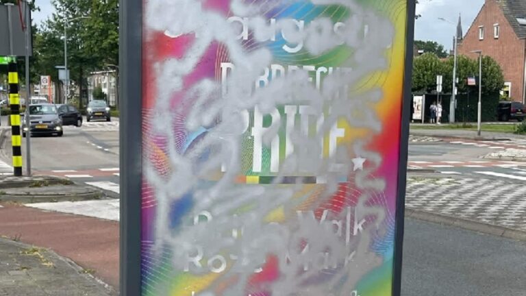 Borden Dordrecht Pride in Alblasserdam weggehaald, later beklad (UPDATE)