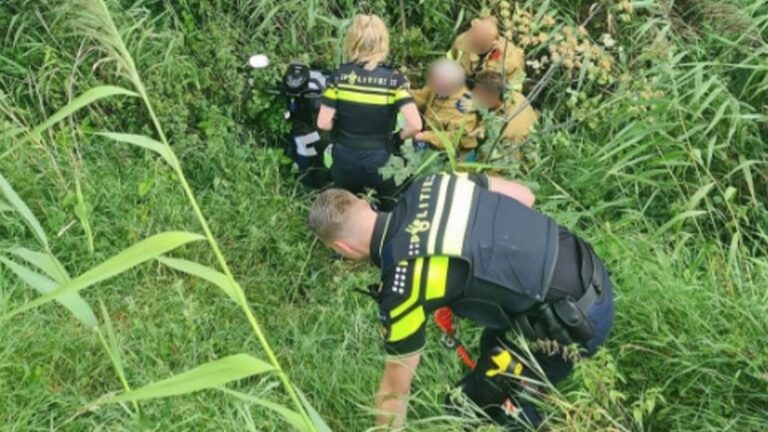 112-Nieuws: man in scootmobiel belandt in berm, belt politie, maar weet niet naar hij is