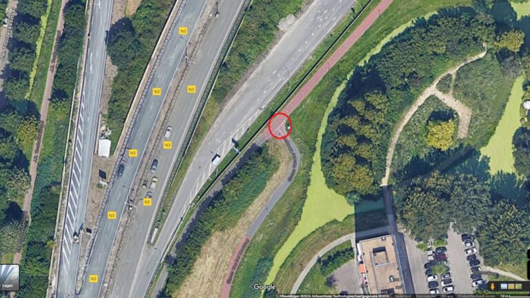 112 Nieuws: scooter rijdt fietsster aan bij Merwedebrug