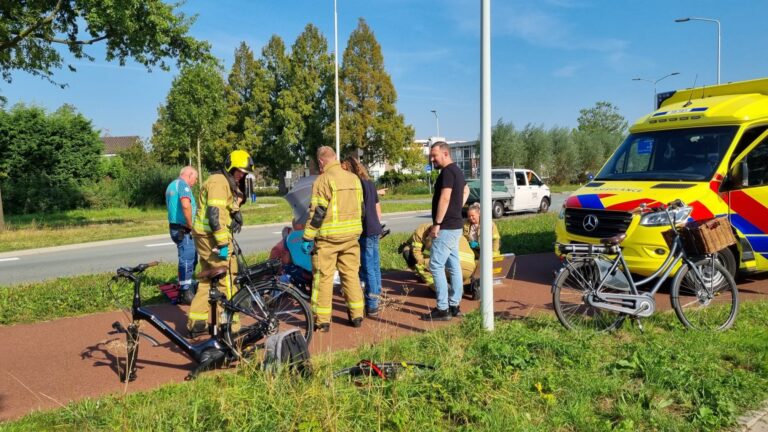 Meisje komt ten val onder eigen fiets