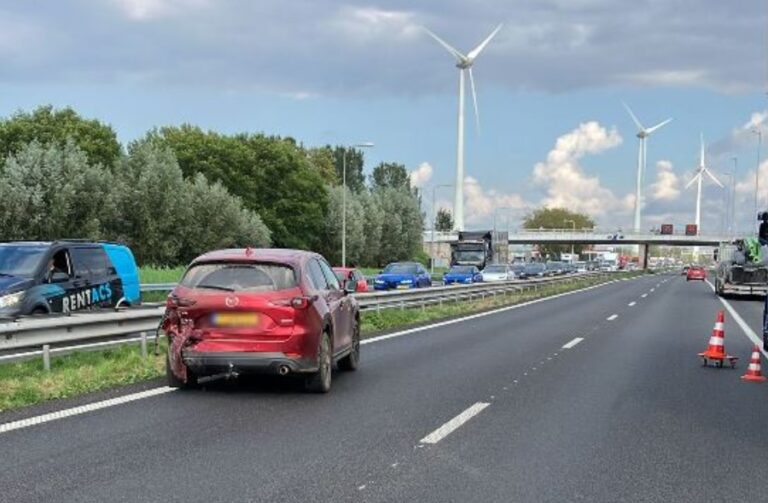 Aanrijding zorgt voor file op A15