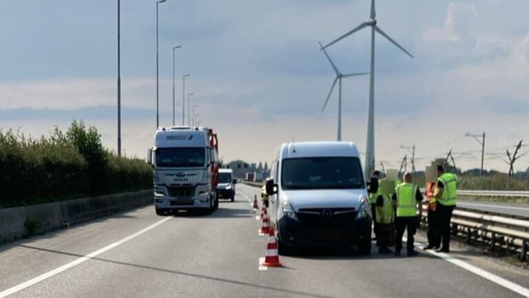 Flinke file op A15 door ongeval
