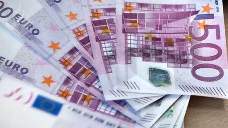 Politie vindt €120 duizend cash na doorzoeking woning