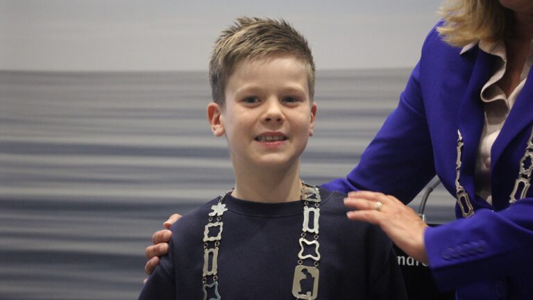 Mees van Veen is de eerste kinderburgemeester van Papendrecht