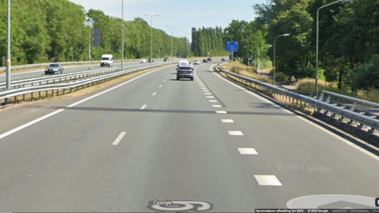 112-Nieuws: auto rijdt in op file op N3