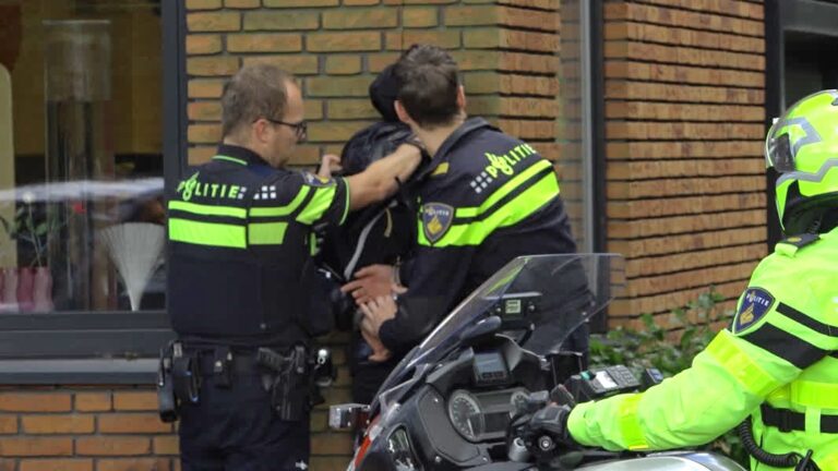 Steekpartij op middelbare school in Dordrecht, verdachte (16) aangehouden: UPDATE