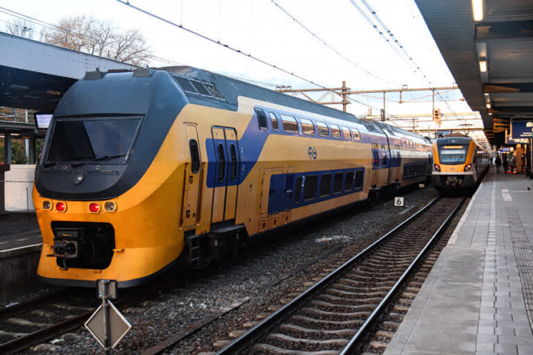 Treinverkeer lag urenlang plat na aanrijding bij station