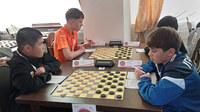 Papendrechter Rafaël speelt goed WK dammen
