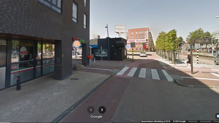 Auto van de weg in Alblasserdam
