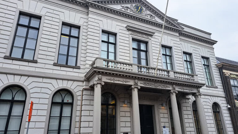 Man flipt in rechtszaal, politie zet stroomstootwapen in