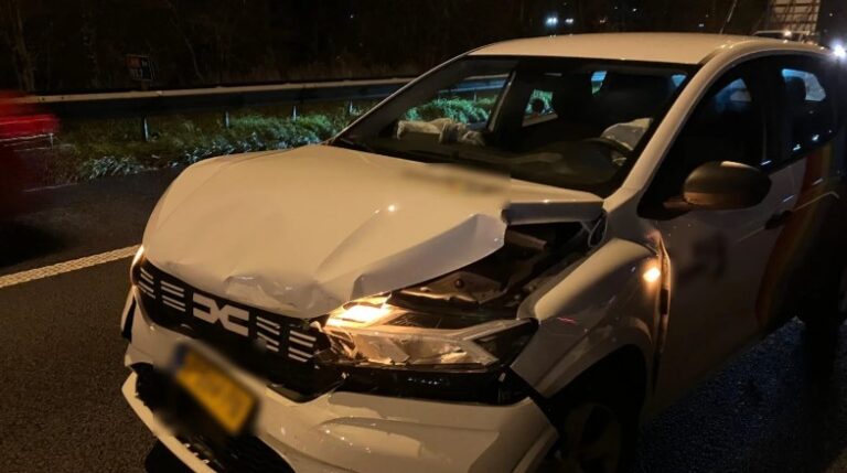 Meerdere voertuigen bij ongeluk op A15