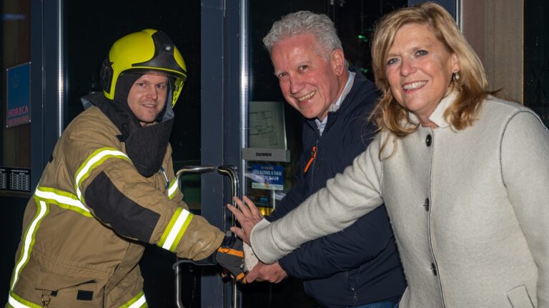 Levensechte brandweeroefening aan Veerpromenade