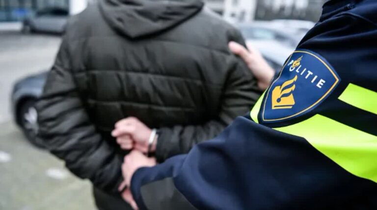 Oplichter (15) aangehouden nadat vrouw hem te slim af is
