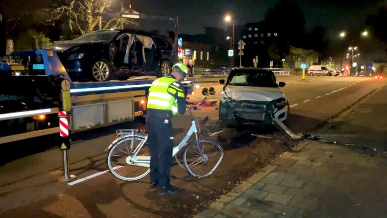 Taxichauffeur (34) ‘nog in het ziekenhuis, maar stabiel’ na flink ongeluk