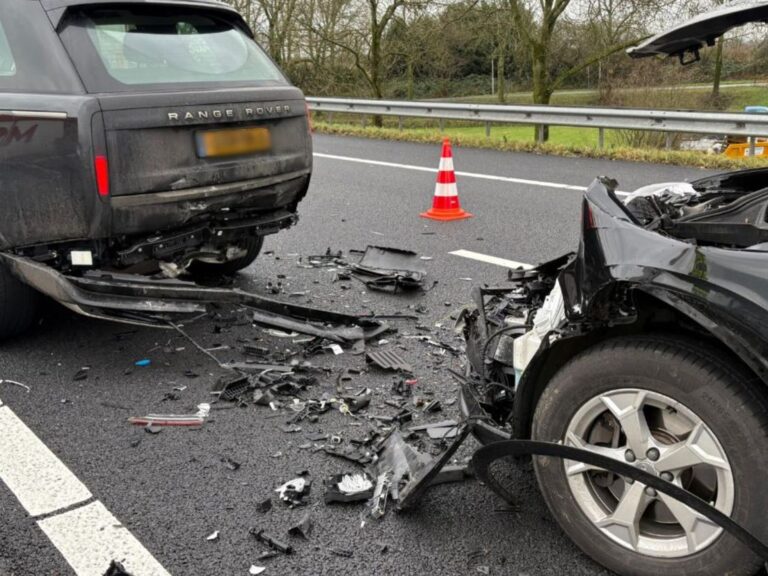 A27 weer open na ongeluk met alleen blikschade