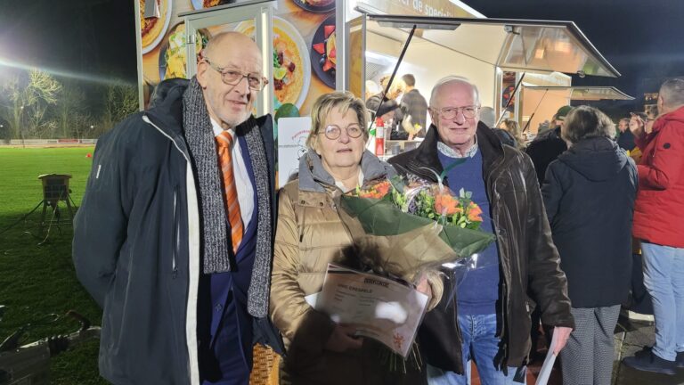Erespeld voor Thea en Piet van den Bos