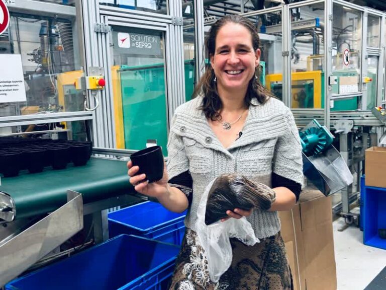 Lisanne geeft koffieafval een nieuw leven: ‘Dit is beter dan plastic bekers’