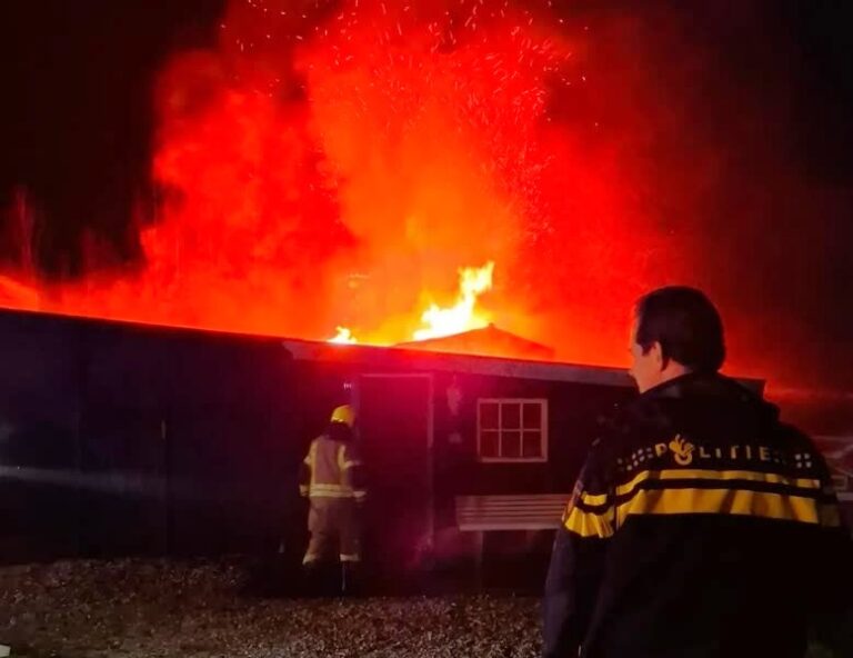Schuur in brand in Brandwijk