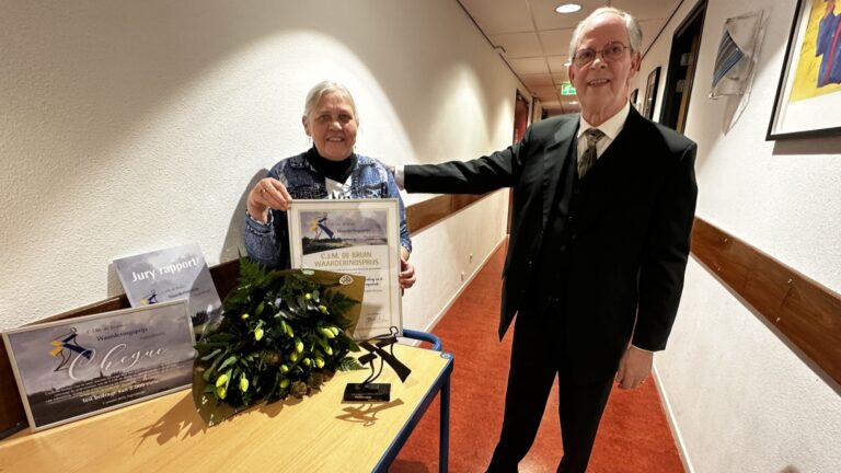 Stichting Dorpsbehoud wint CJM de Bruinwaarderingsprijs