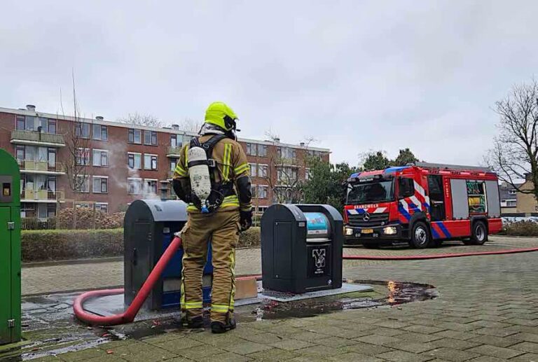 ‘Beheersbare jaarwisseling’ in de regio, brandweer op vijf plekken bekogeld