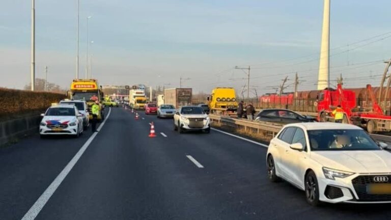 Twee aanrijdingen op A15; en wéér bij Hardinxveld