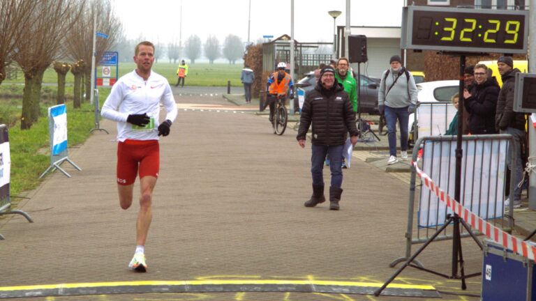 Roy Hoornweg wint Polderloop