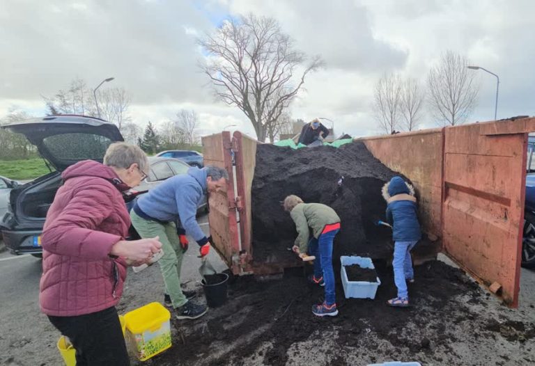 Duizenden kilo’s compost uitgedeeld als bedankje voor scheiden gft, ook in Papendrecht