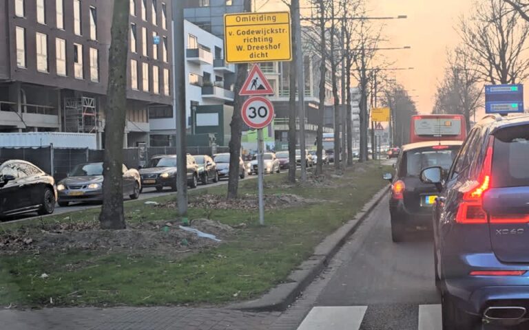Dordrecht zet verkeersregelaars in vanwege afgesloten Drechttunnel